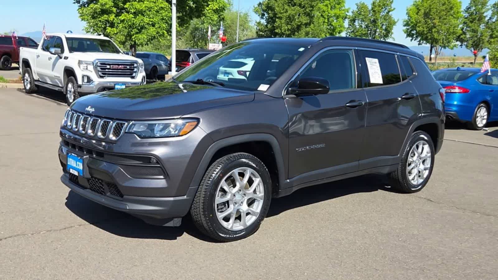 Used 2023 Jeep Compass Latitude w/ Sun and Sound Group AWD/4WD image 4