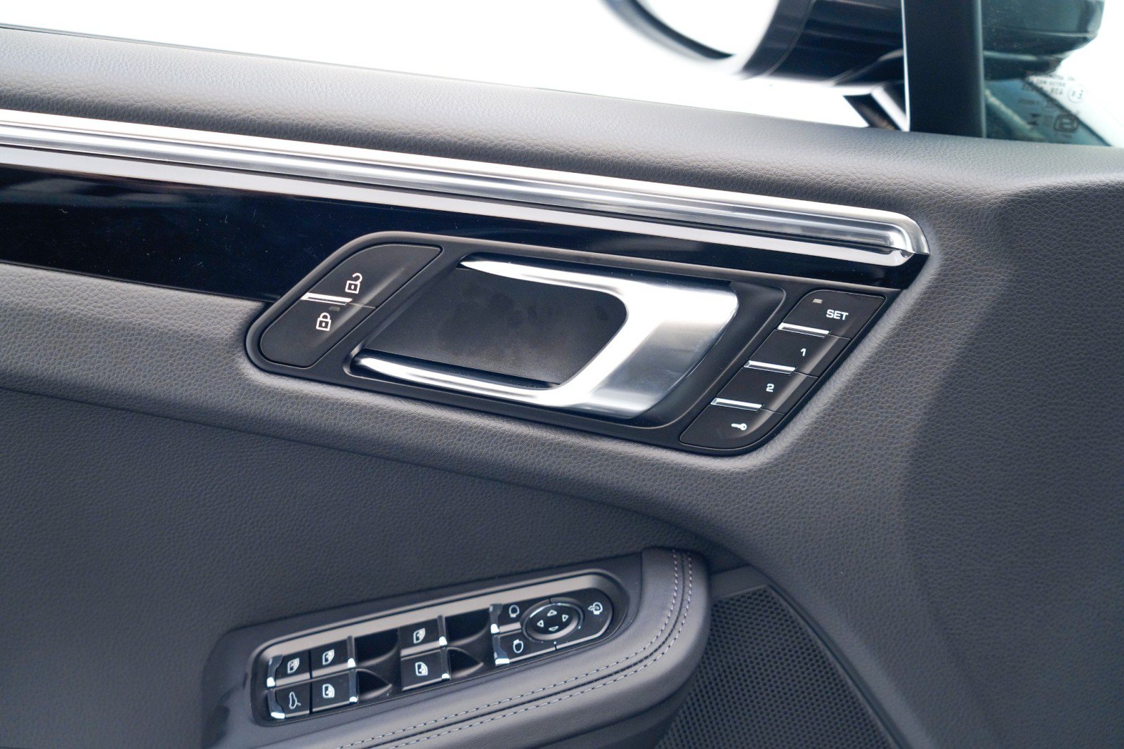 Certified 2026 Porsche Macan Turbo AWD/4WD image 22