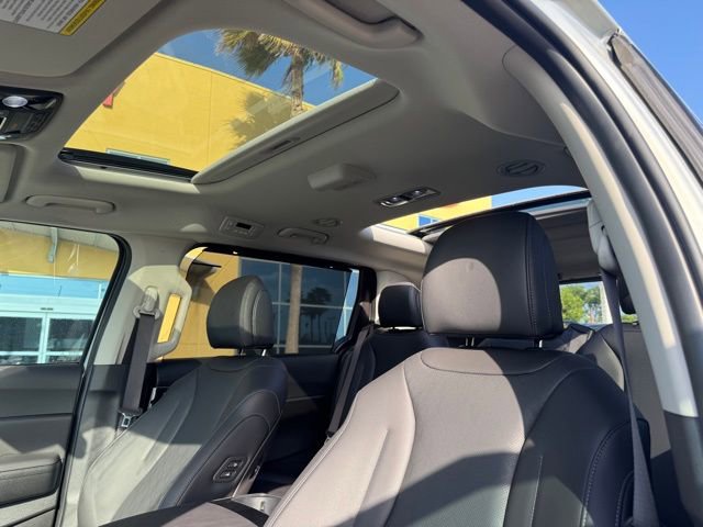 Used 2025 Kia Carnival SX w/ SX Dark Edition Package image 47