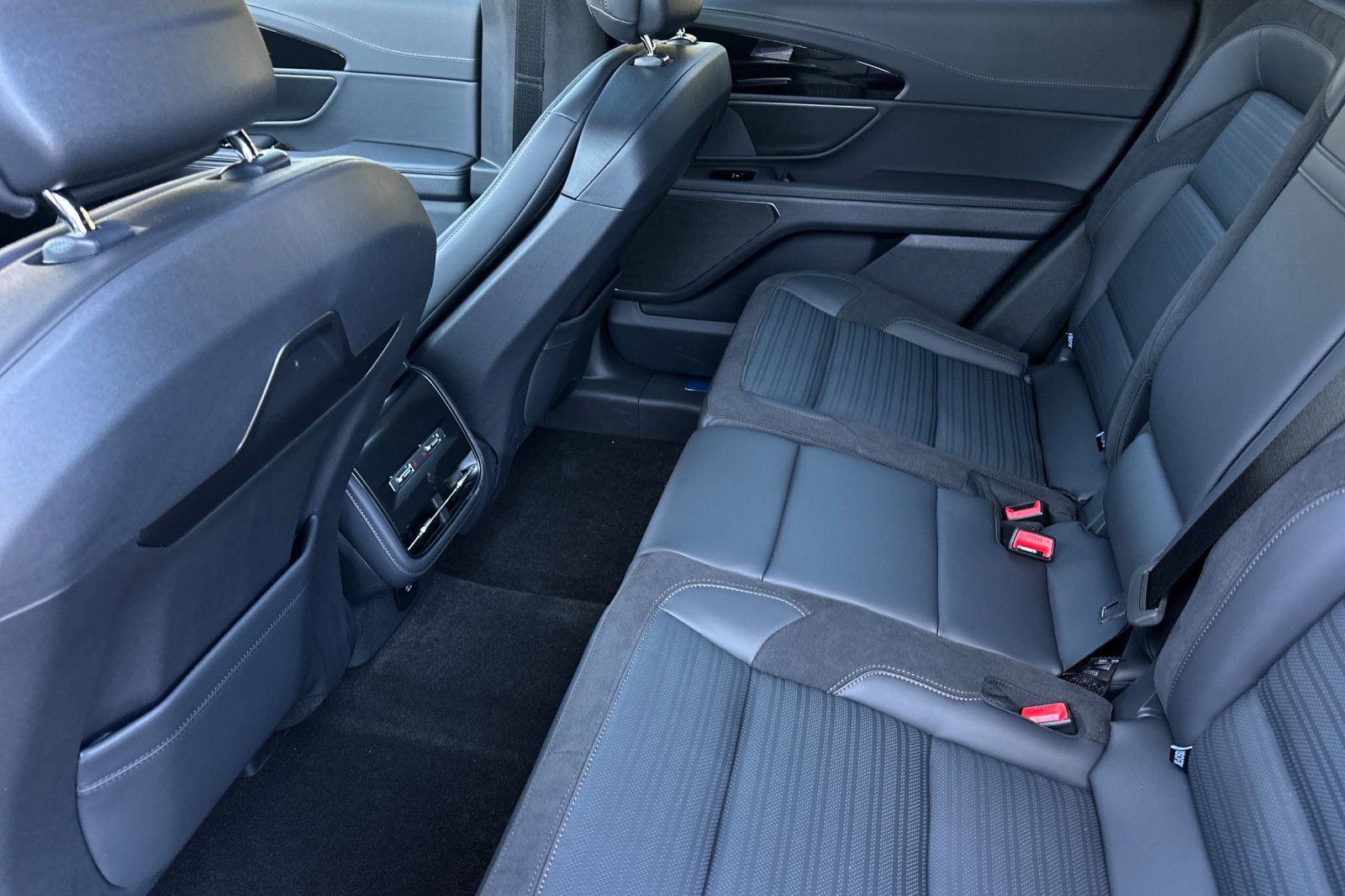 New 2025 Lincoln Nautilus Reserve w/ Jet Appearance Package image 11