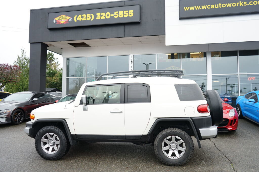 Used 2014 Toyota FJ Cruiser 4WD image 2