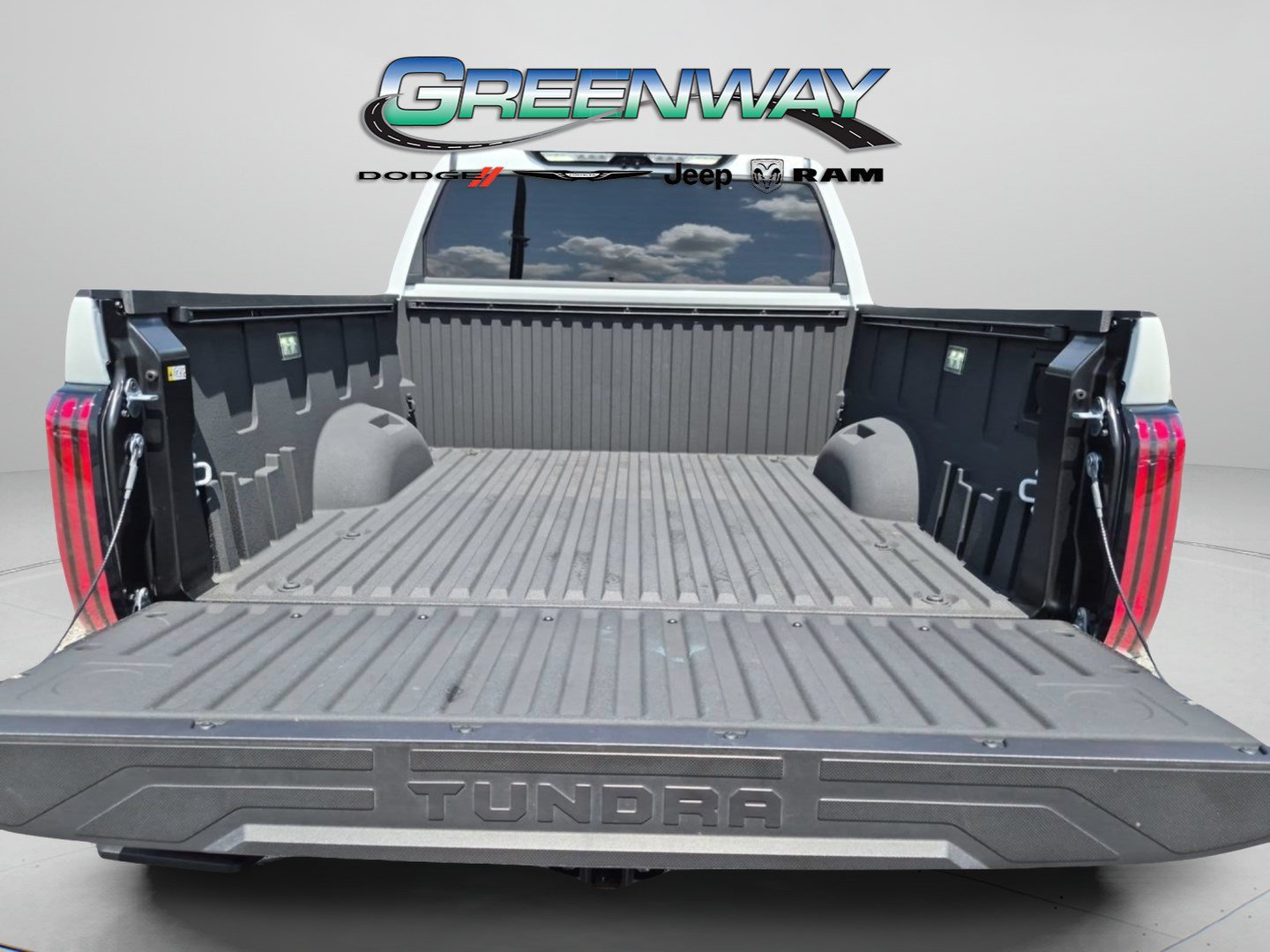 Used 2025 Toyota Tundra Platinum AWD/4WD image 5