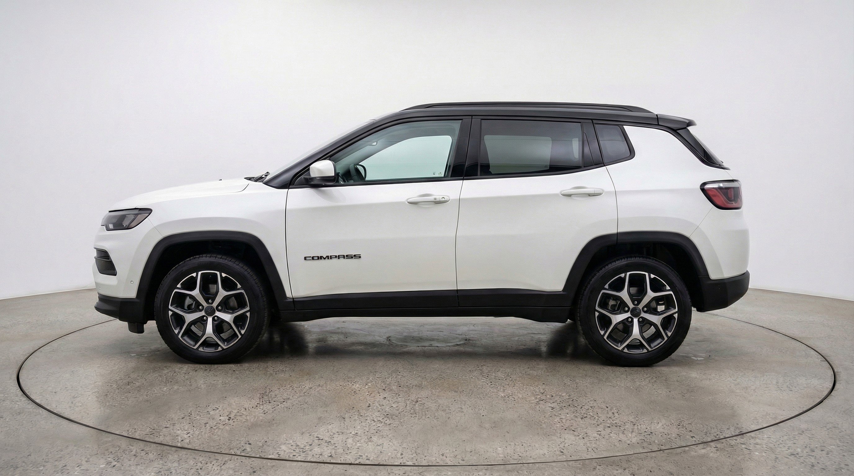 Used 2025 Jeep Compass Limited AWD/4WD image 5