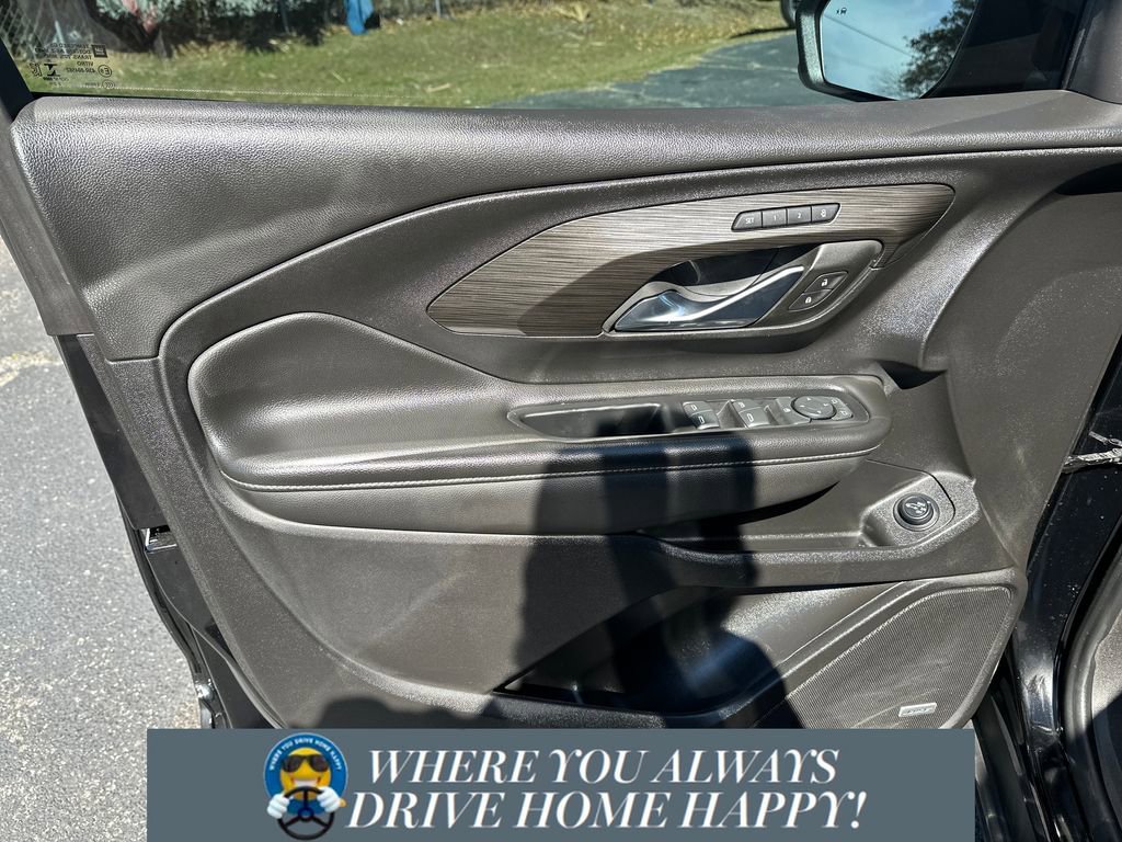 Used 2023 GMC Terrain SLT w/ Infotainment Package II image 10