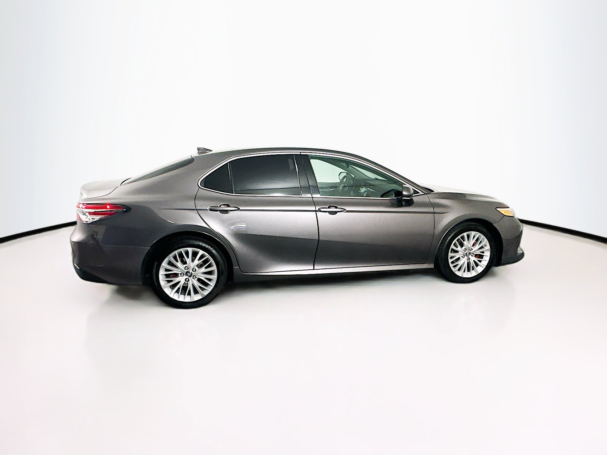 Used 2019 Toyota Camry XLE FWD image 10