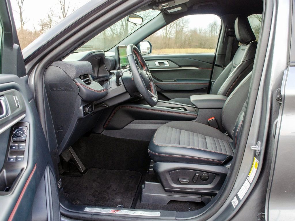 Used 2025 Ford Explorer ST-Line w/ ST-Line Street Pack image 28