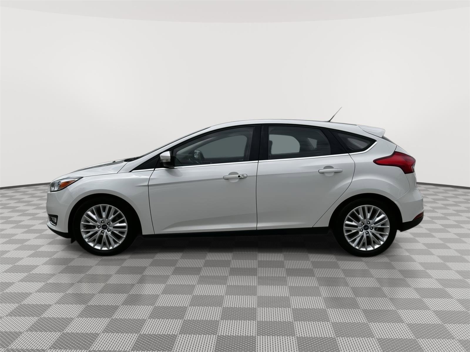 Used 2017 Ford Focus Titanium w/ Titanium Technology Package FWD image 3