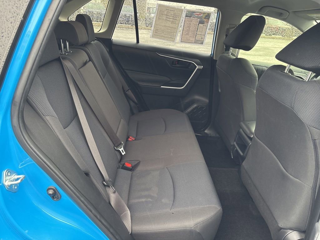 Used 2020 Toyota RAV4 LE image 11