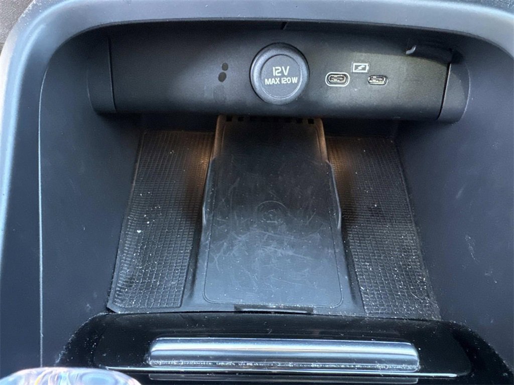 Used 2024 Volvo XC40 B5 Plus image 47