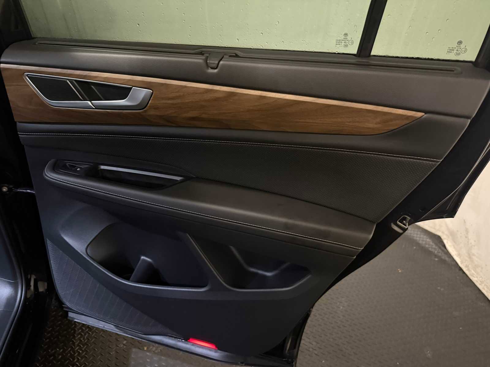 Certified 2025 Volkswagen Atlas SE image 26