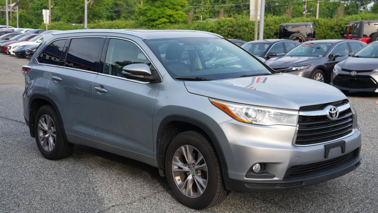 Used 2015 Toyota Highlander XLE AWD/4WD image 3
