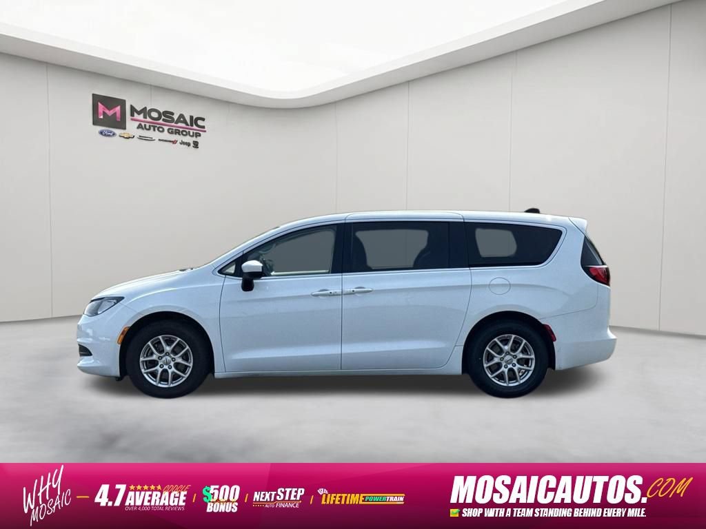 Used 2023 Chrysler Voyager LX FWD image 4