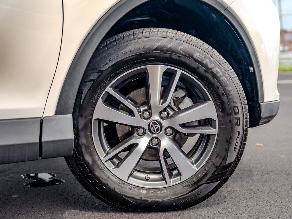 Used 2018 Toyota RAV4 XLE FWD image 9