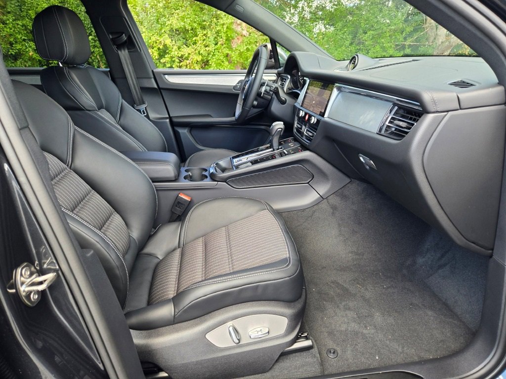 New 2026 Porsche Macan Turbo image 38