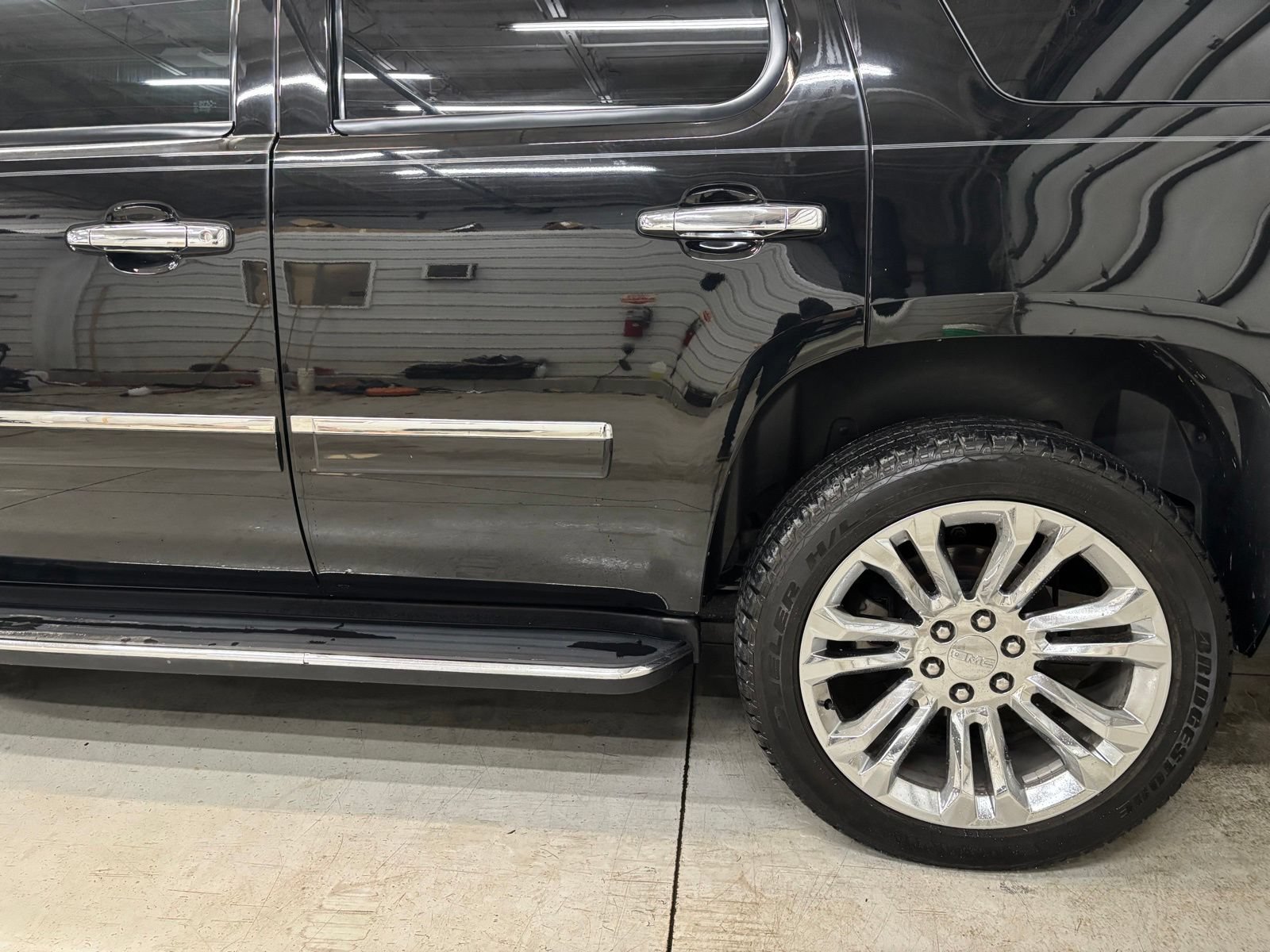 Used 2014 GMC Yukon Denali AWD/4WD image 6