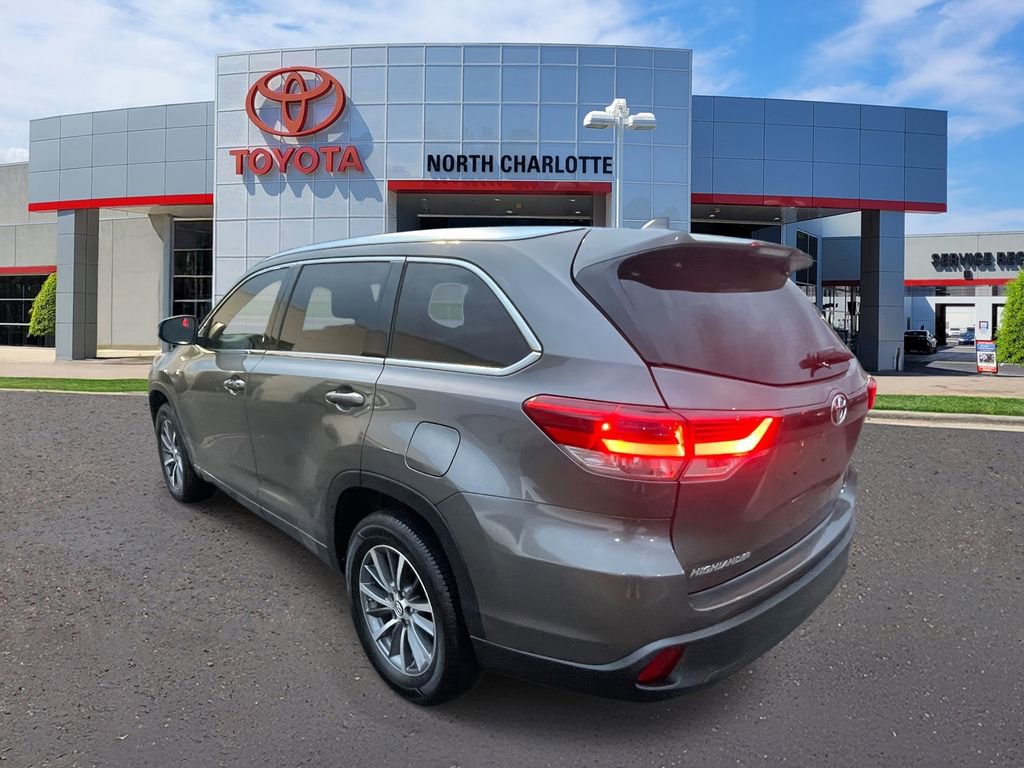 Used 2017 Toyota Highlander XLE image 6
