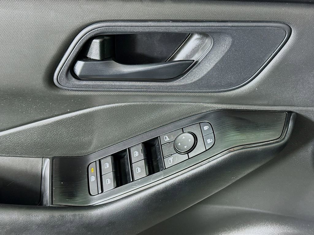 Certified 2024 Nissan Rogue S image 22