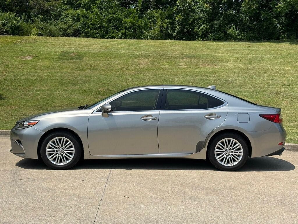 Used 2016 Lexus ES 350 w/ Premium Package w/Wood Trim FWD image 7