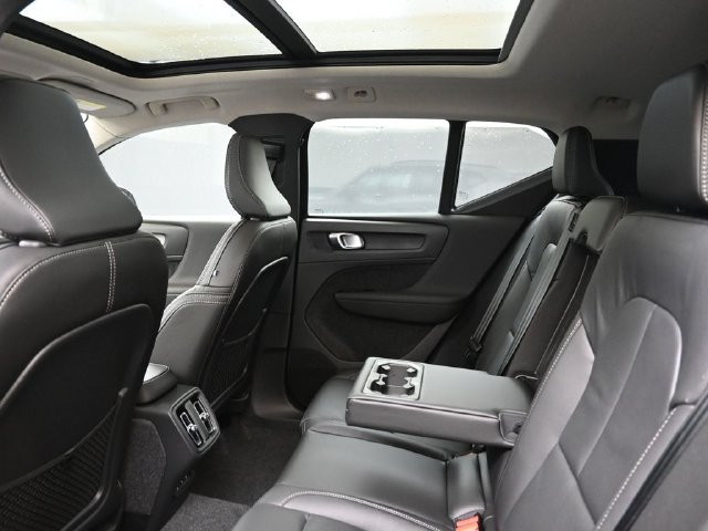 New 2026 Volvo XC40 B5 Ultra w/ Protection Package Premier AWD/4WD image 18