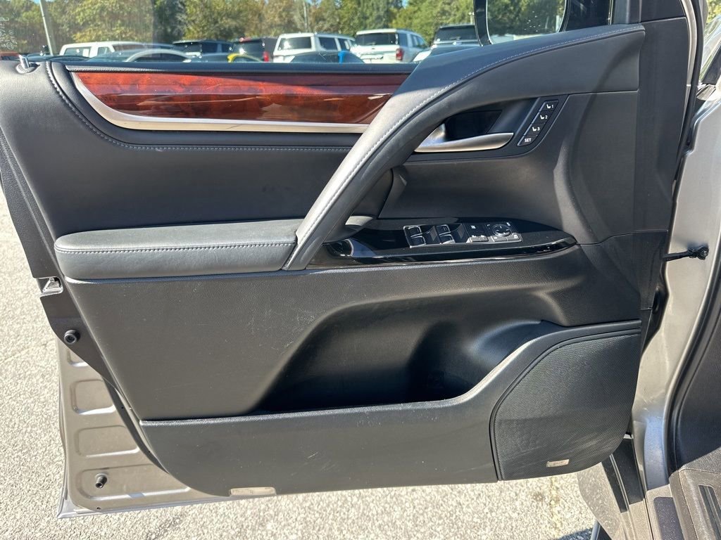 Used 2016 Lexus LX 570 4WD image 29