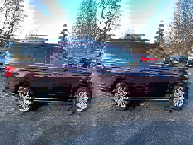 Used 2024 Ford Expedition Limited image 10