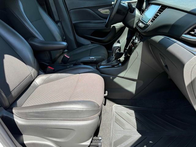 Used 2021 Buick Encore Preferred FWD image 19