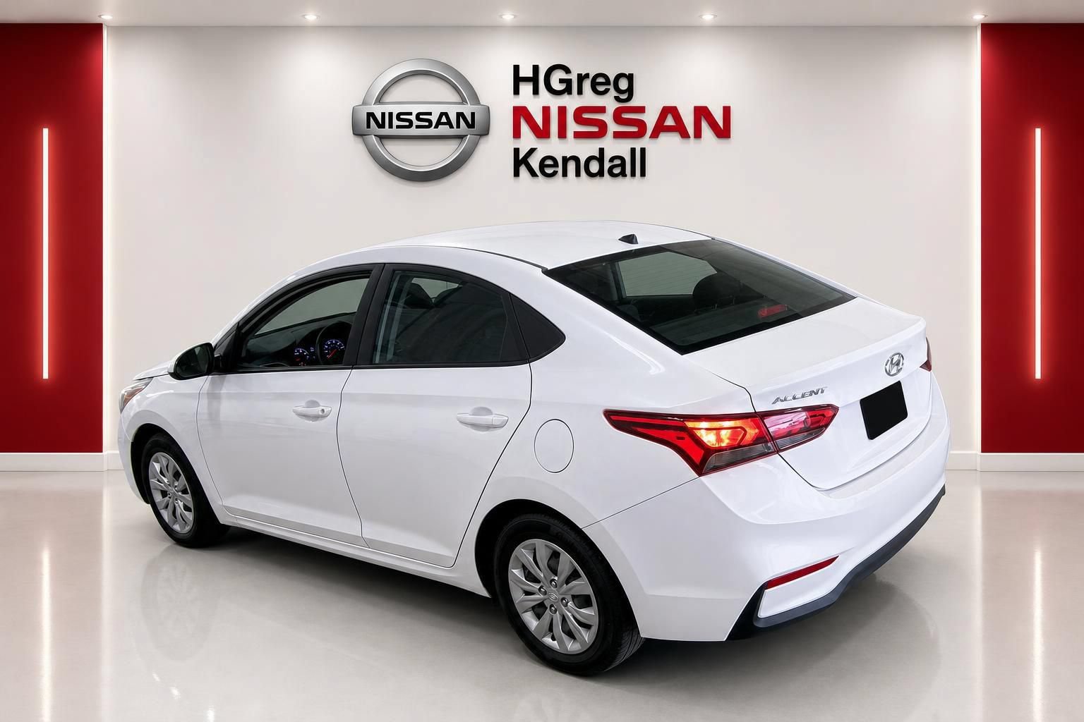 Used 2022 Hyundai Accent SE FWD image 2