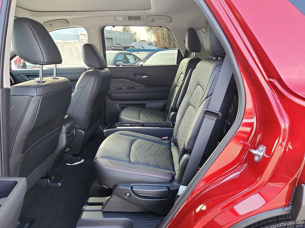 New 2025 Nissan Pathfinder Platinum image 5