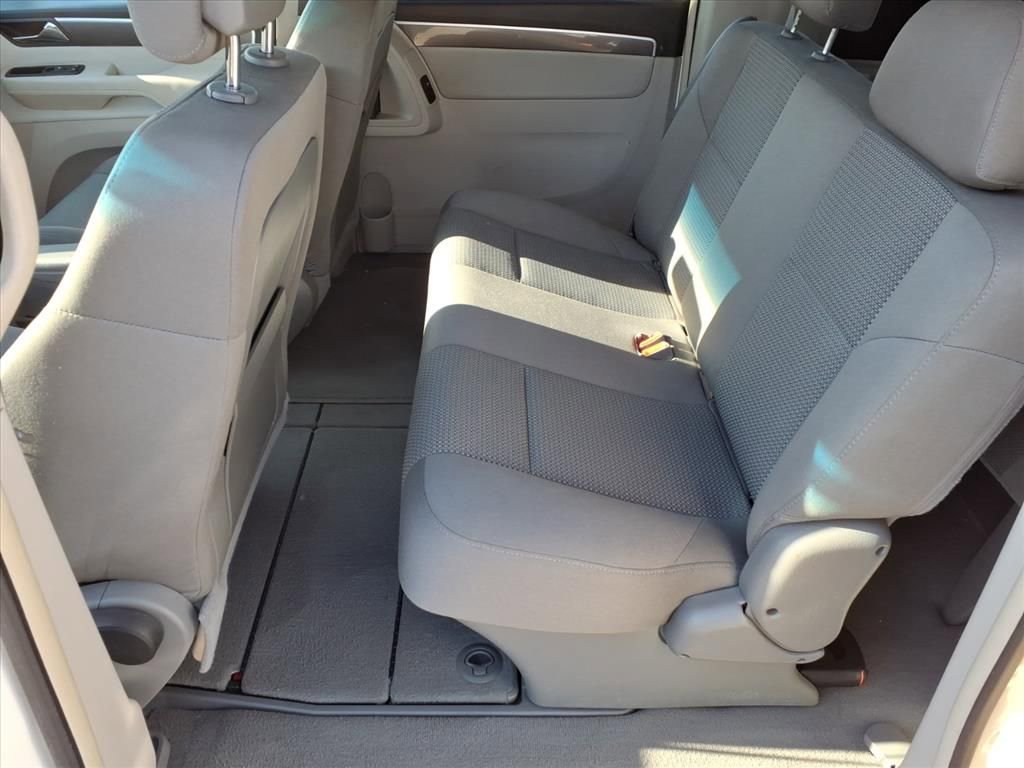 Used 2010 Volkswagen Routan S image 13