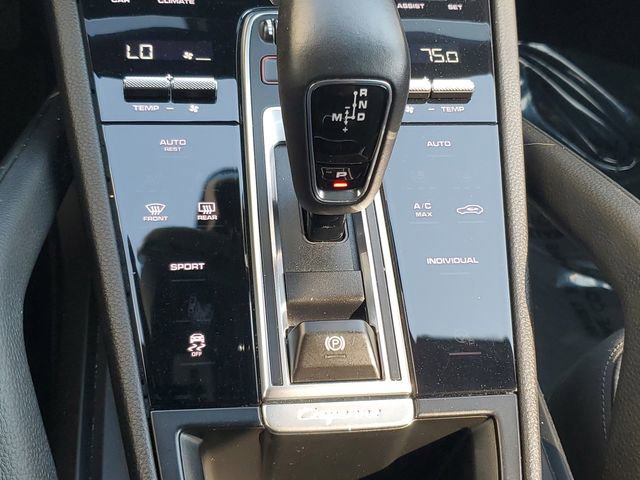 Used 2022 Porsche Cayenne Platinum Edition image 30