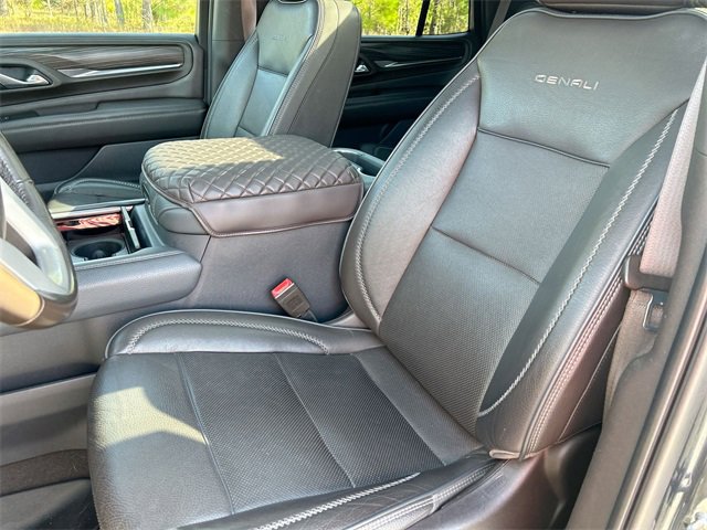 Used 2021 GMC Yukon Denali w/ Denali Premium Package image 15