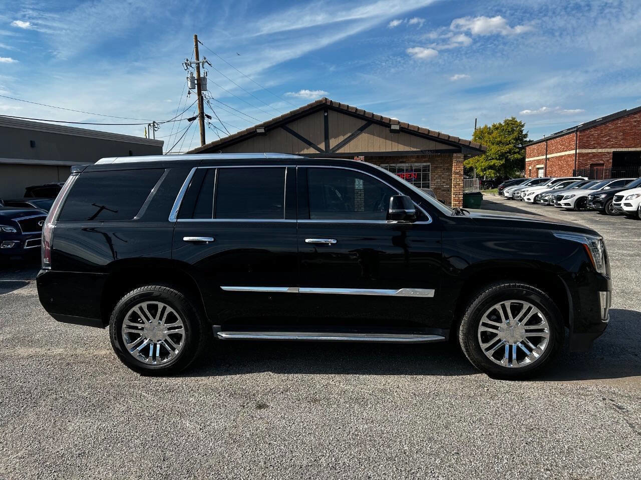 Used 2017 Cadillac Escalade 2WD image 4