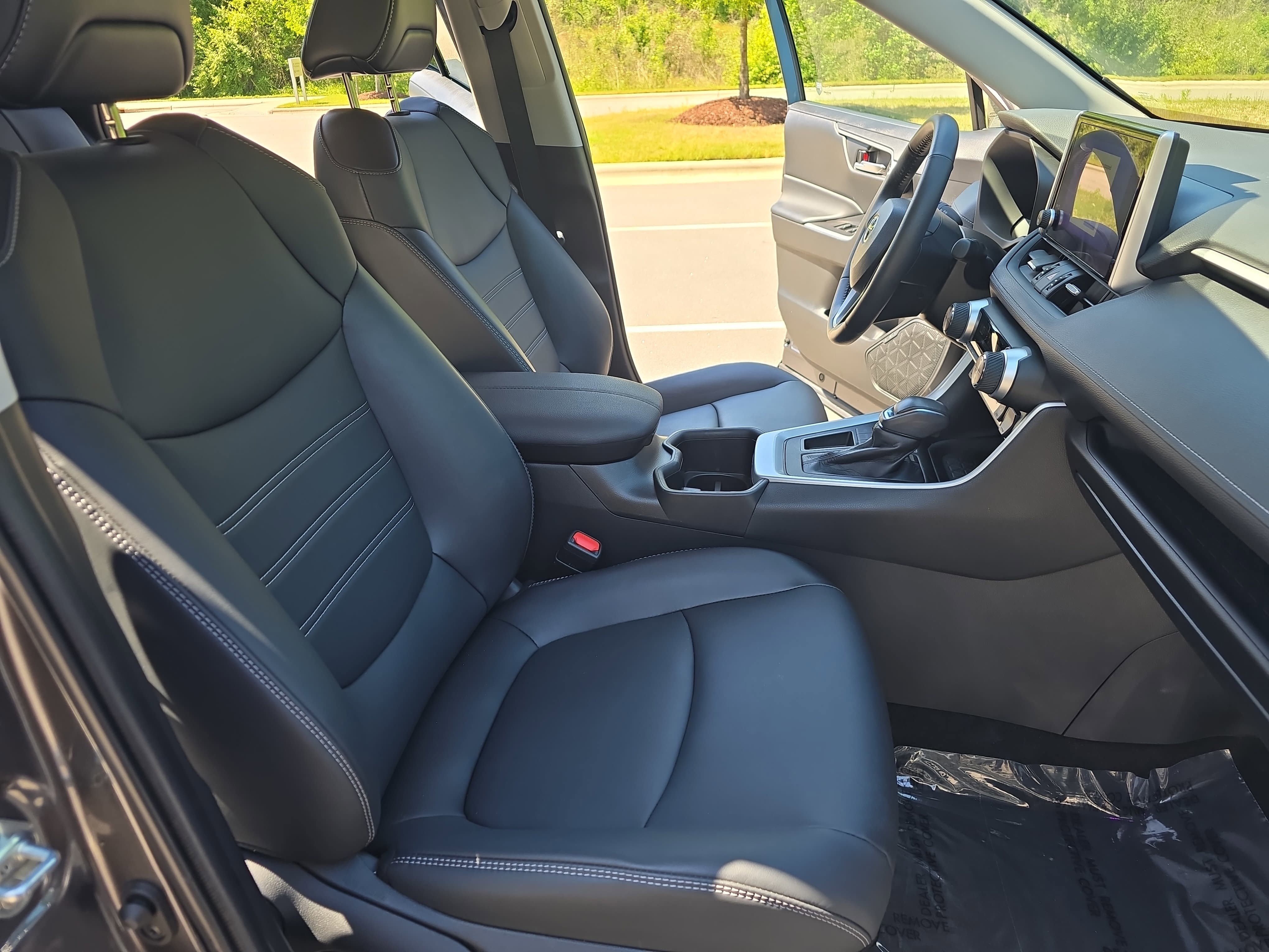 Used 2023 Toyota RAV4 XLE Premium FWD image 10