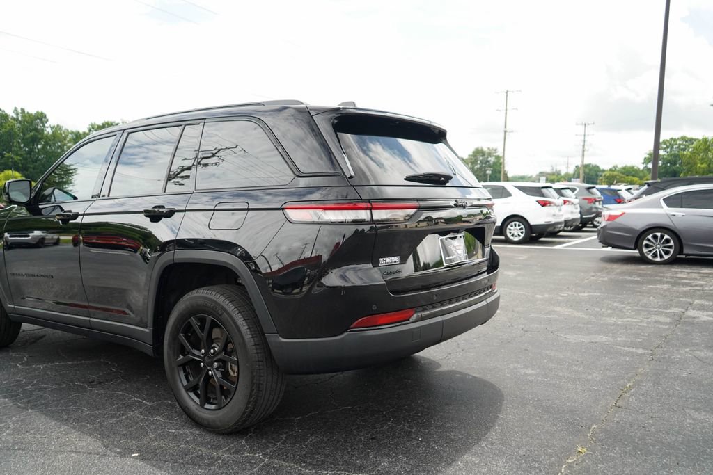 Used 2024 Jeep Grand Cherokee Altitude AWD/4WD image 19