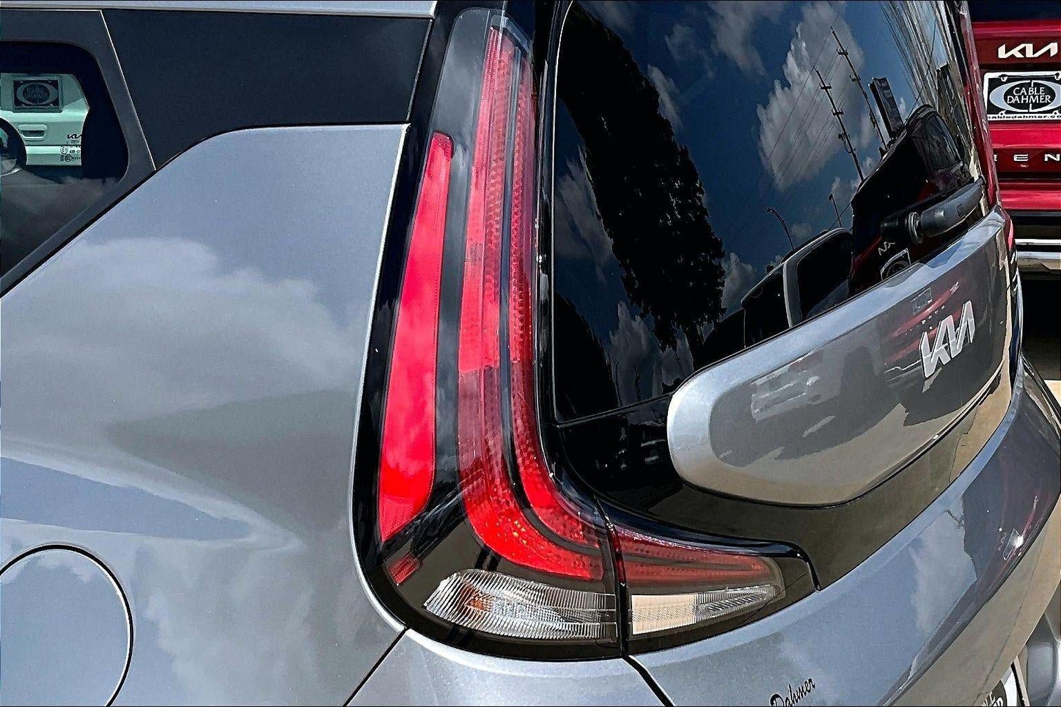 Used 2025 Kia Soul LX w/ LX Technology Package FWD image 23