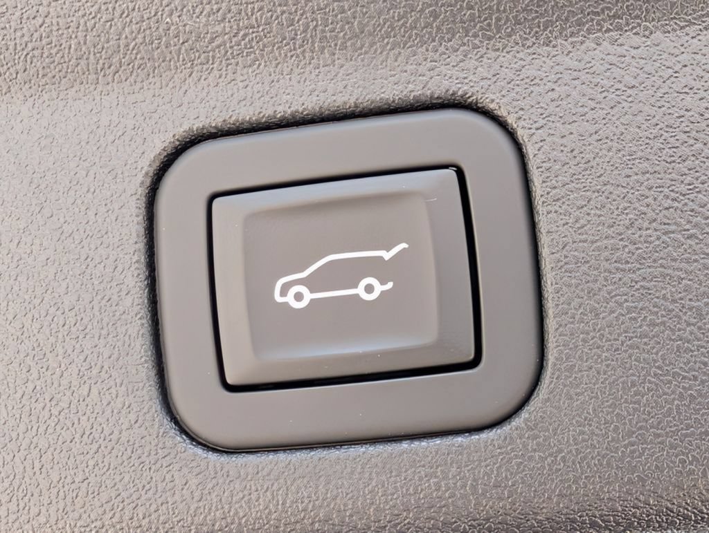 Used 2025 Cadillac Escalade IQ Luxury 2 w/ LPO, Premium Carpet Package AWD/4WD image 25