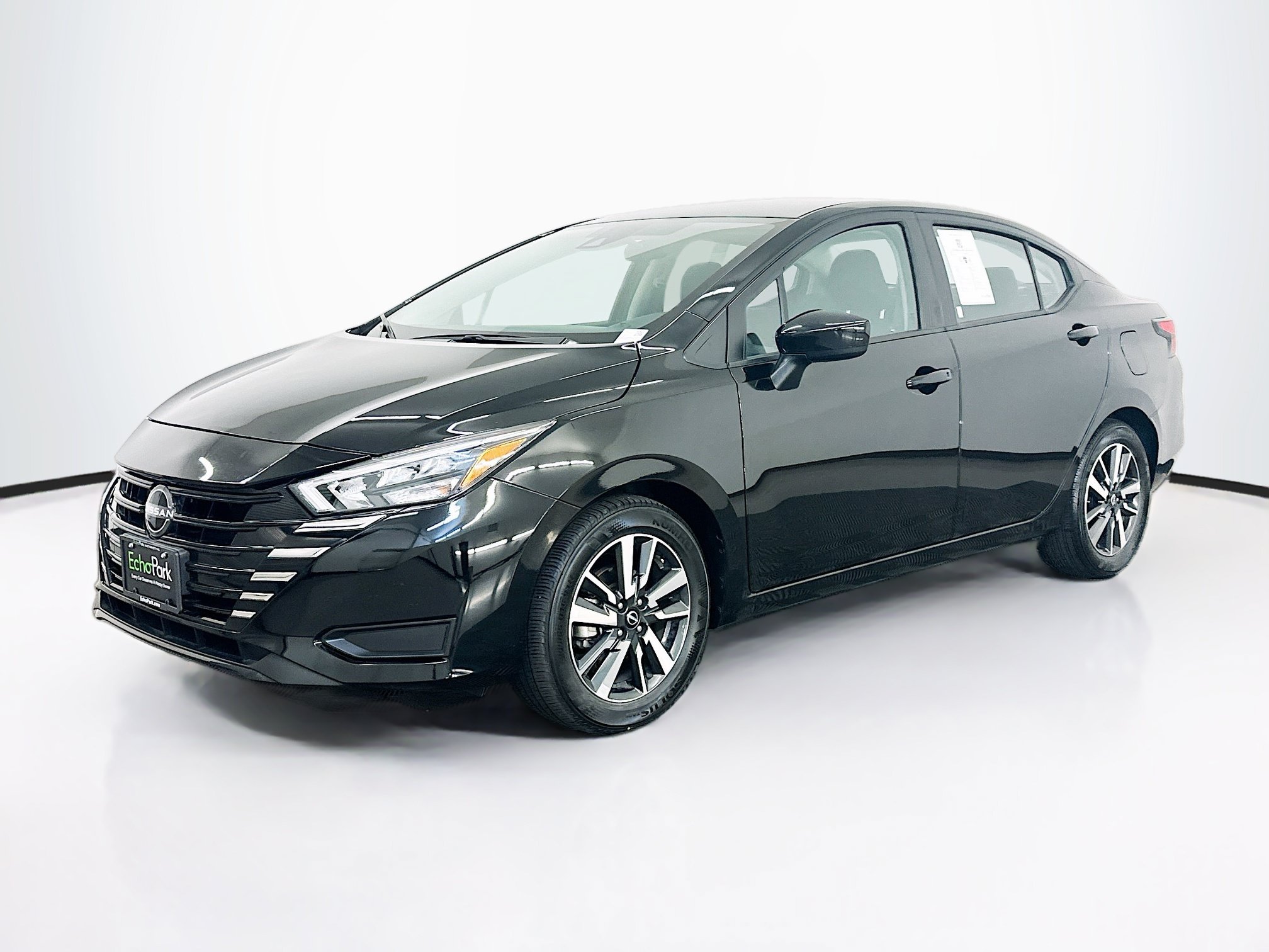 Used 2025 Nissan Versa SV FWD image 3