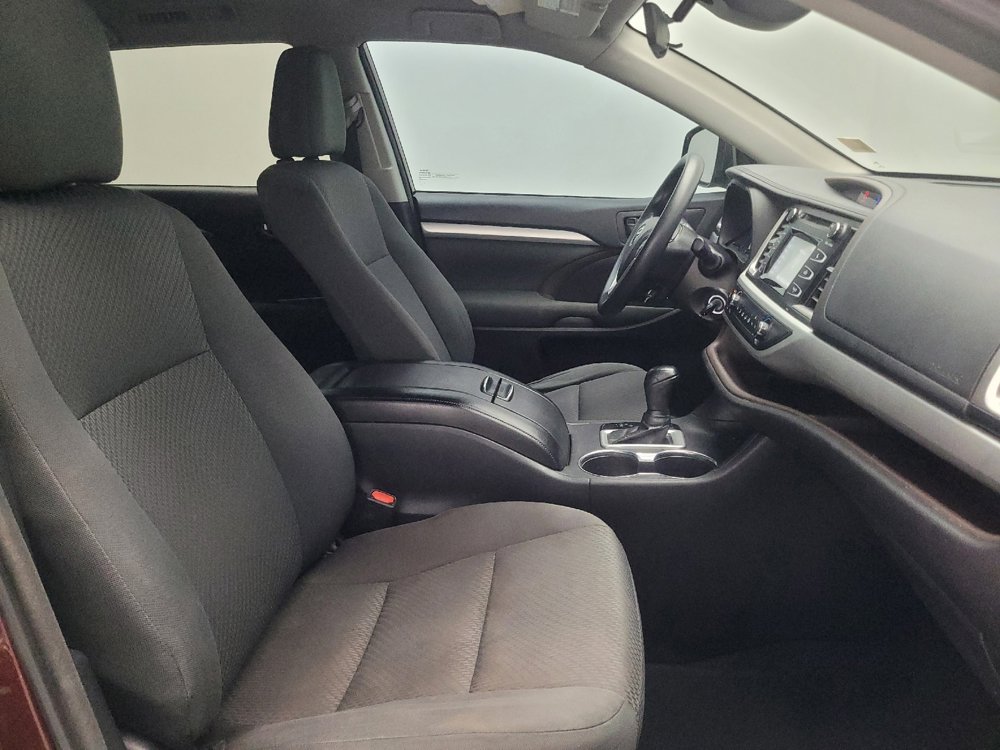 Used 2018 Toyota Highlander LE image 21