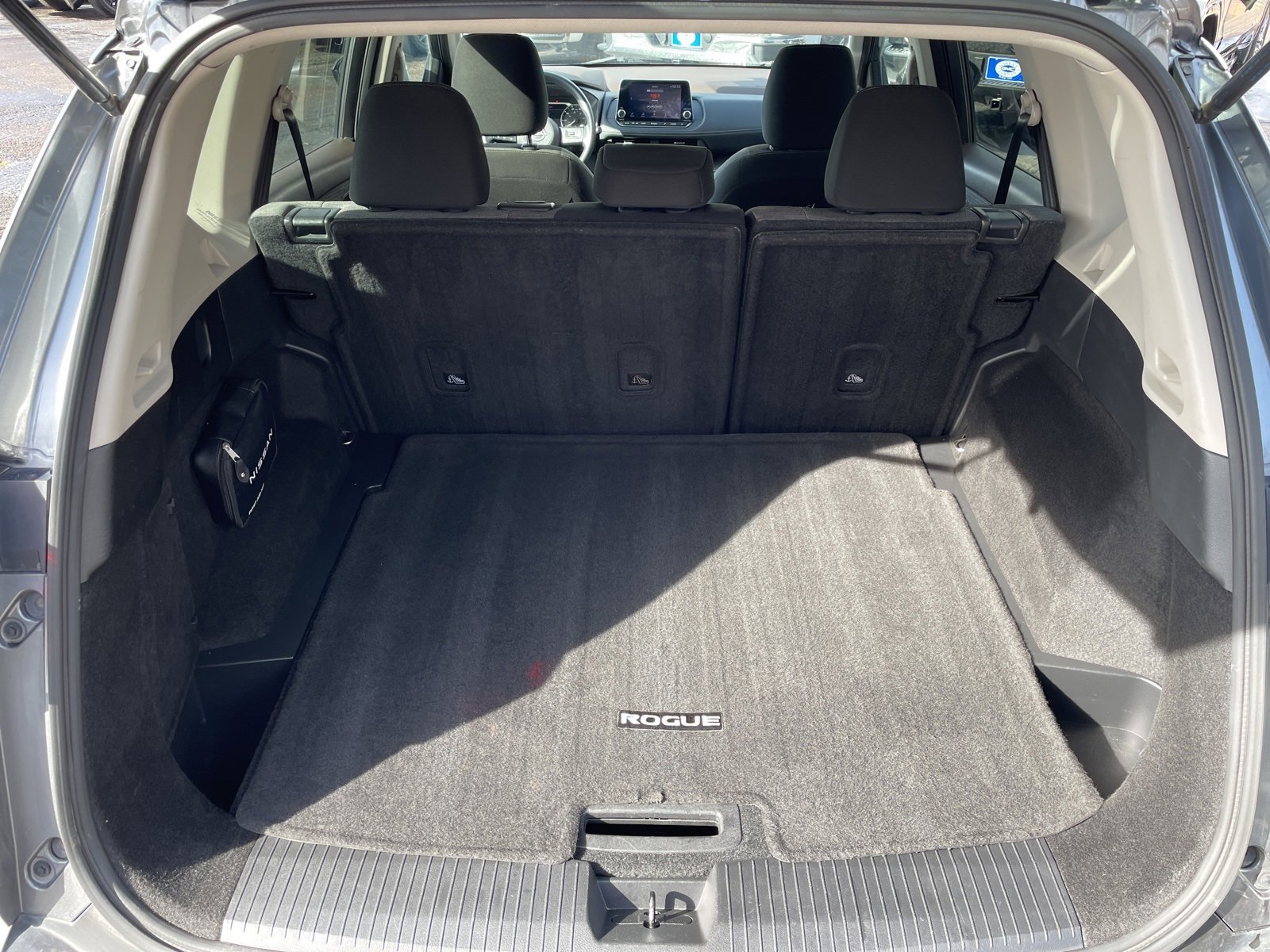 Used 2023 Nissan Rogue SV image 31