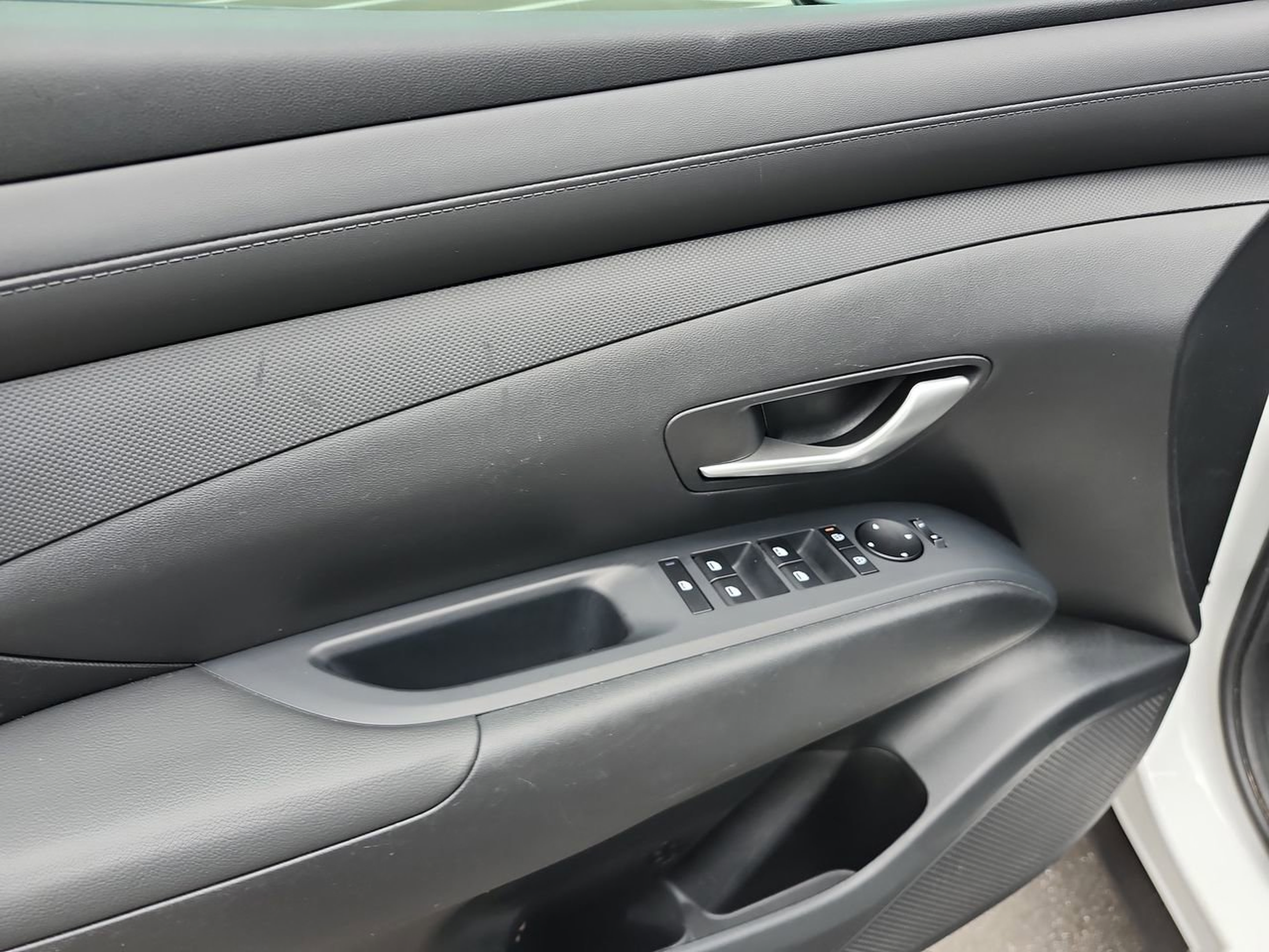 Certified 2025 Hyundai Santa Cruz SE FWD image 15