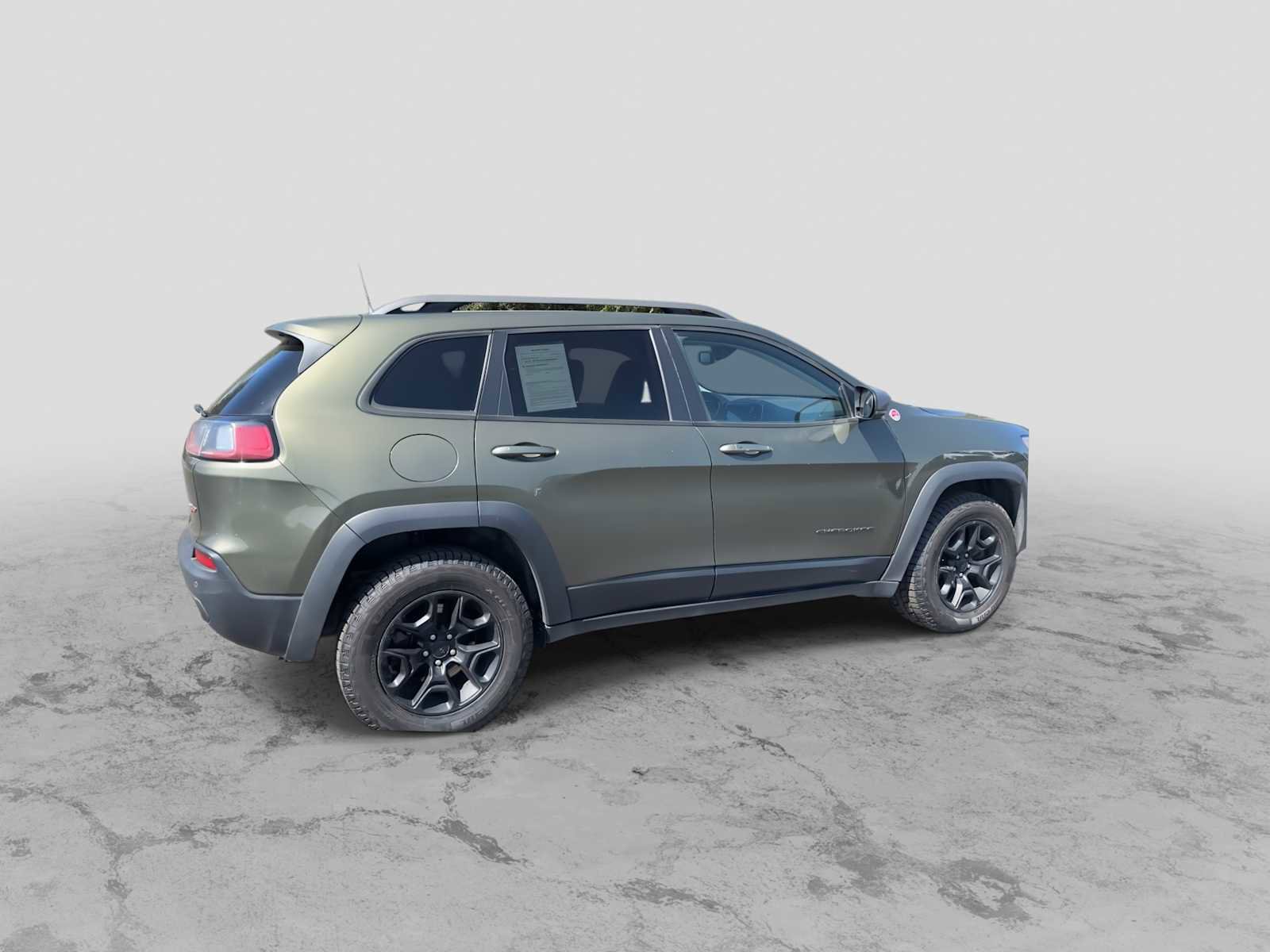 Used 2019 Jeep Cherokee Trailhawk image 8