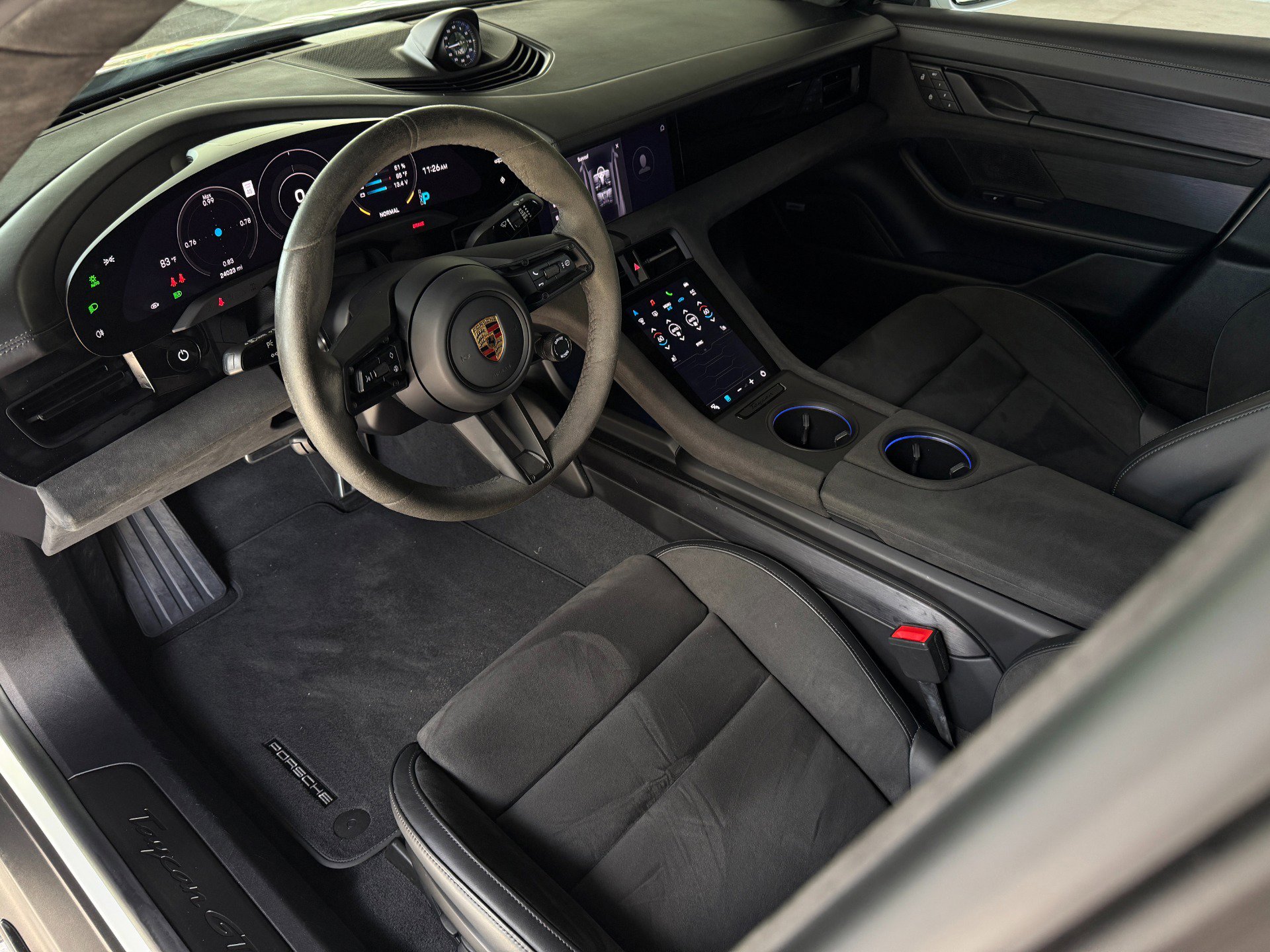 Used 2022 Porsche Taycan GTS image 2