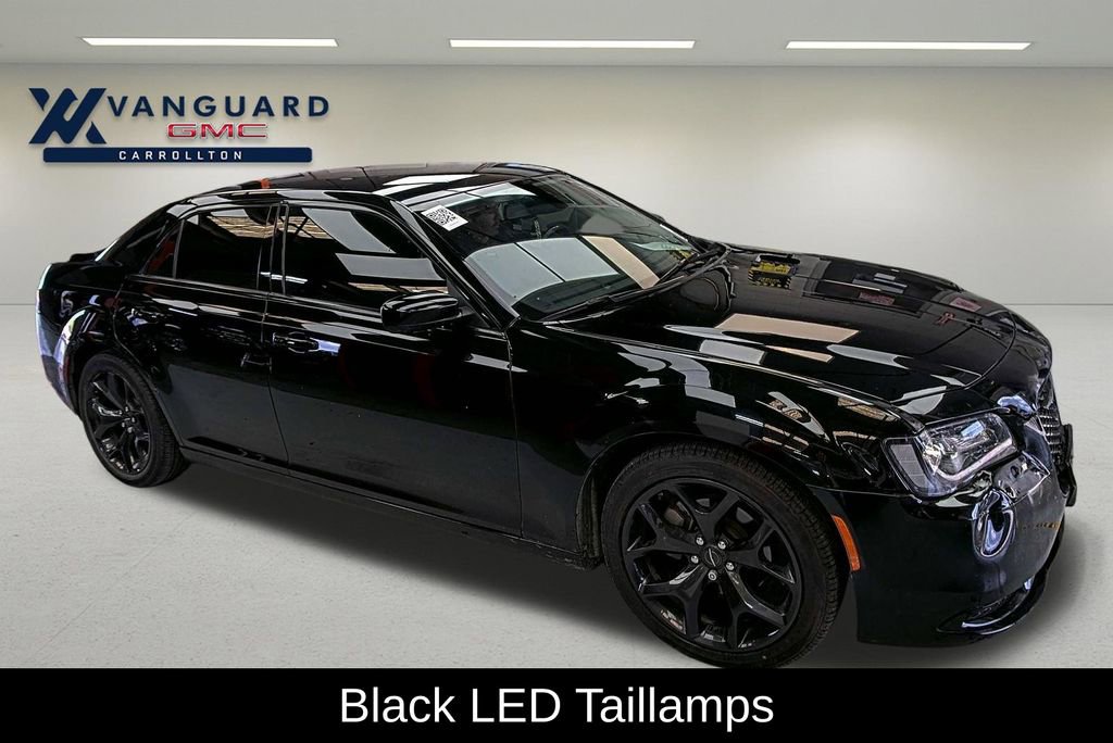 Used 2022 Chrysler 300 Touring w/ Sport Appearance Package RWD image 4