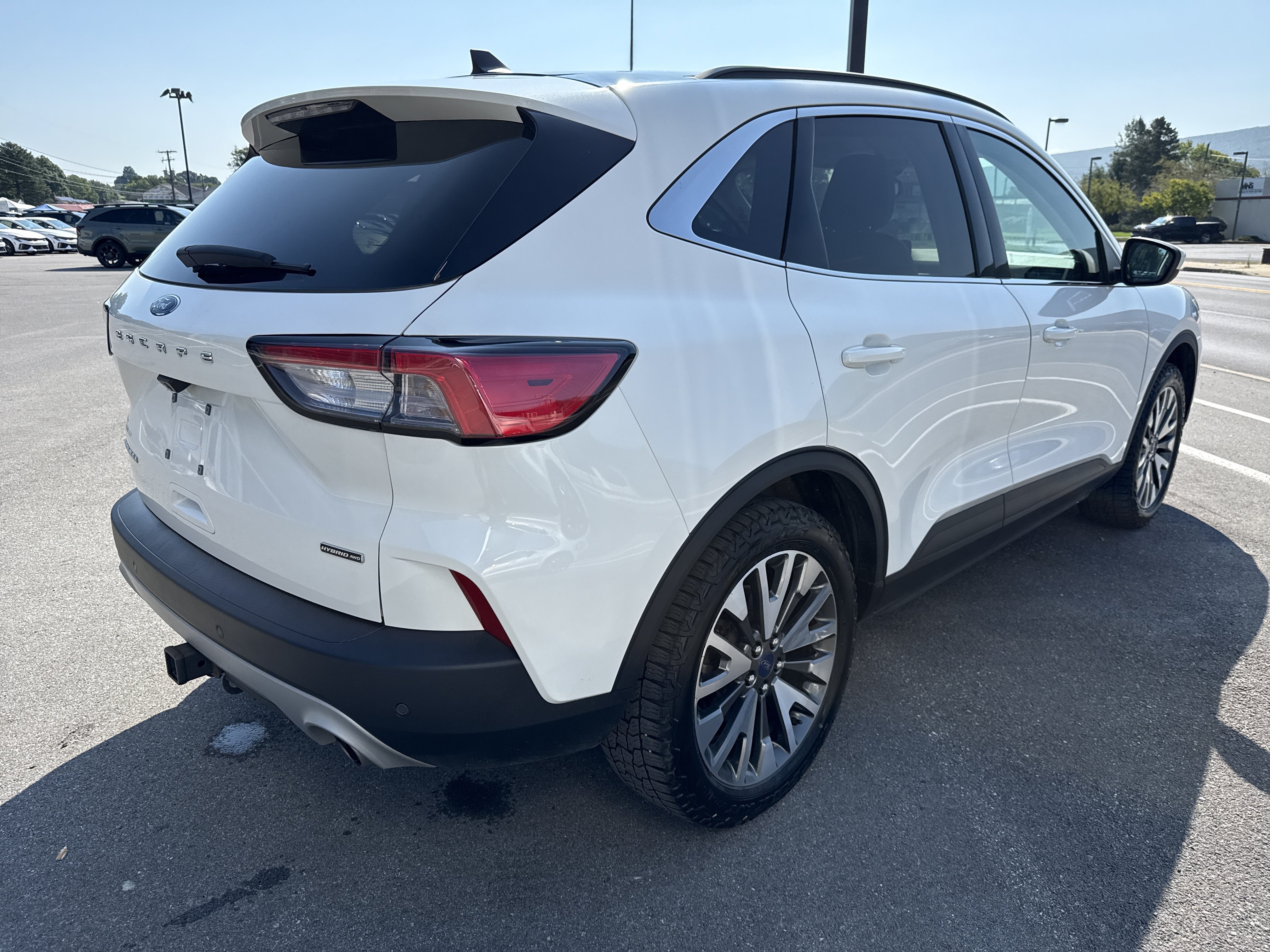 Used 2022 Ford Escape Titanium AWD/4WD image 3