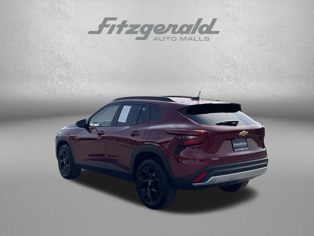 Used 2025 Chevrolet Trax LT image 6