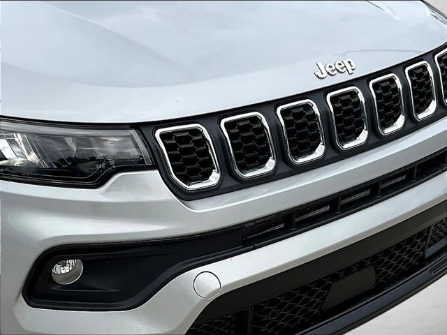 Used 2024 Jeep Compass Latitude AWD/4WD image 27