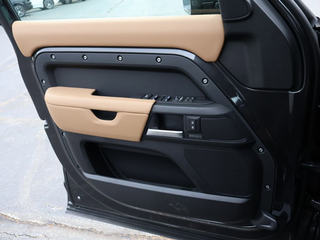 New 2026 Land Rover Defender 130 X-Dynamic SE AWD/4WD image 37