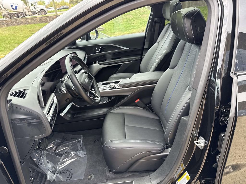 Used 2025 Cadillac Lyriq Luxury w/ LPO, Floor Liner Package image 6