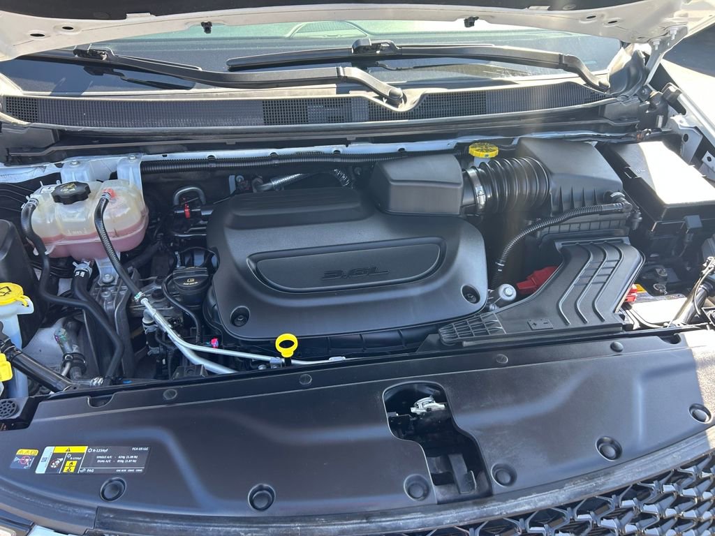 Certified 2025 Chrysler Pacifica Limited image 30