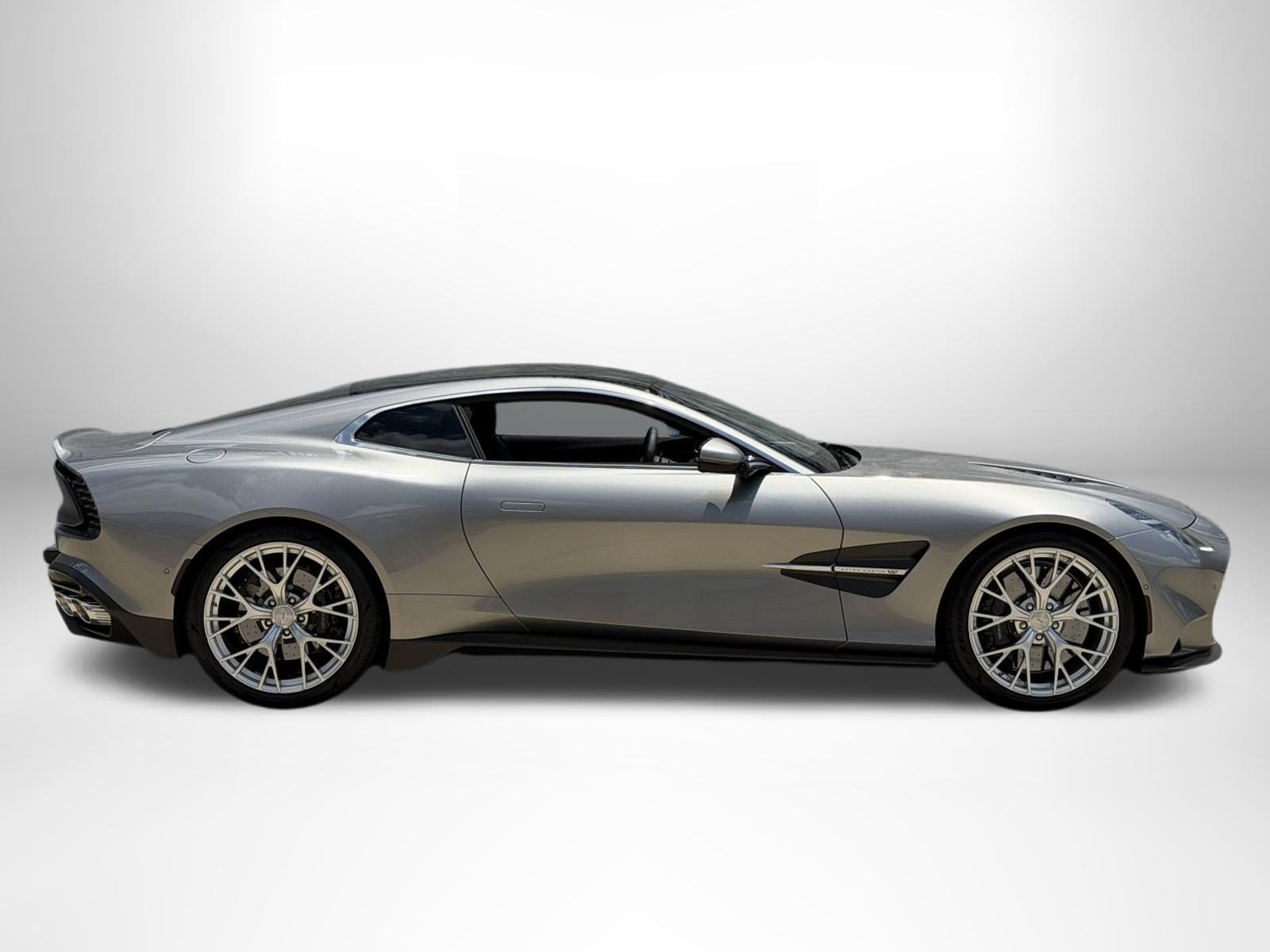 Used 2025 Aston Martin Vanquish RWD image 12